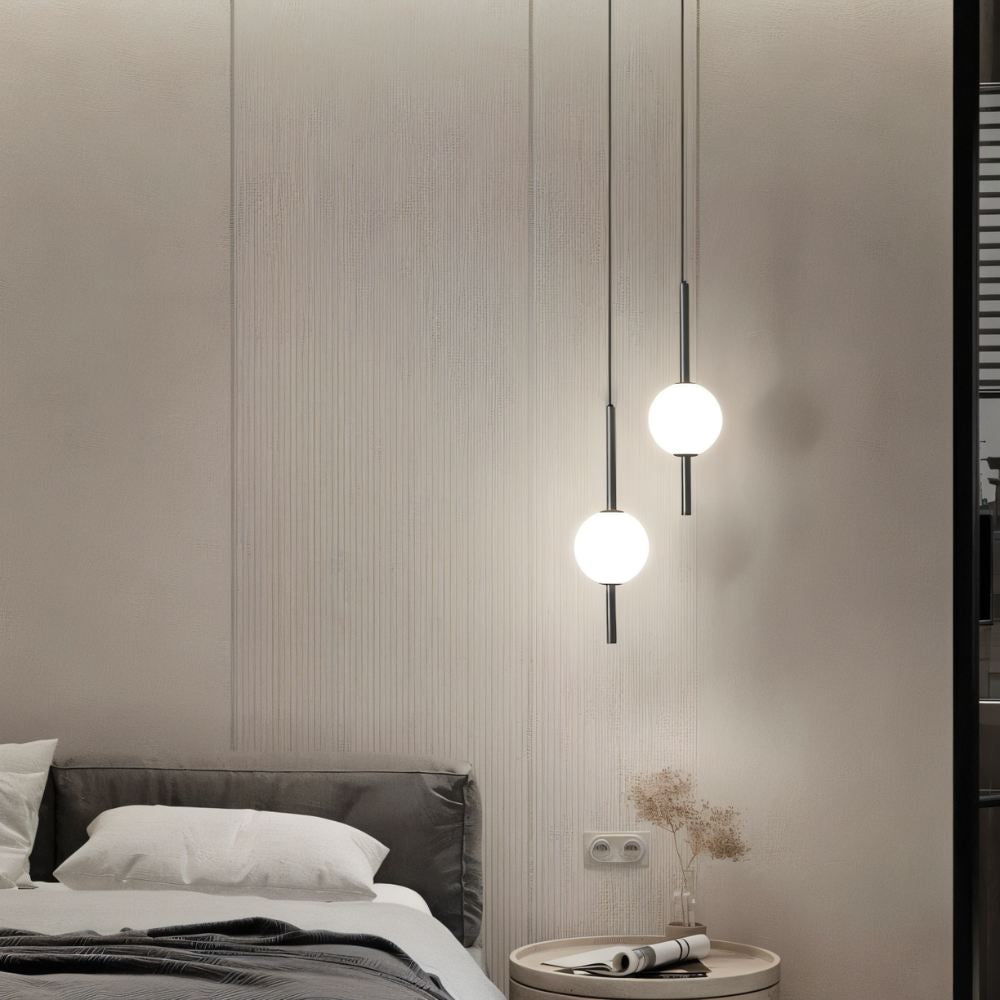 Lámpara colgante de vidrio y metal Aureli Nordic de Nythera para interiores modernos