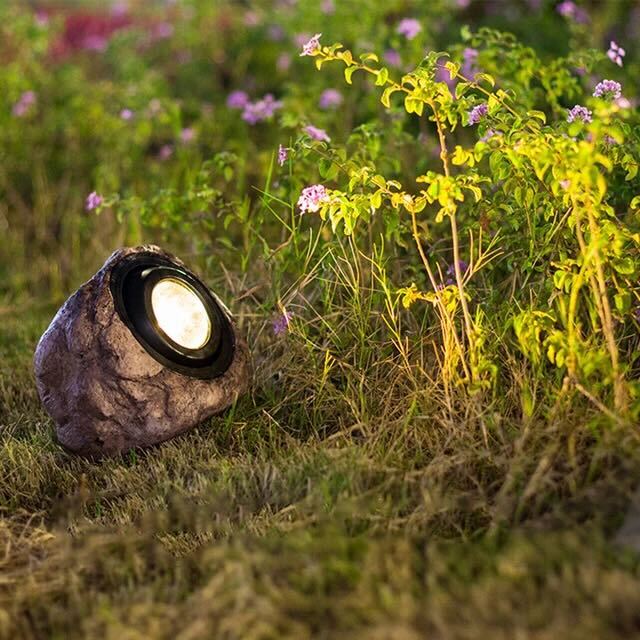 Zahradní solární LED světlo TerraLume s kamenným vzhledem a krytím IP65 proti vodě