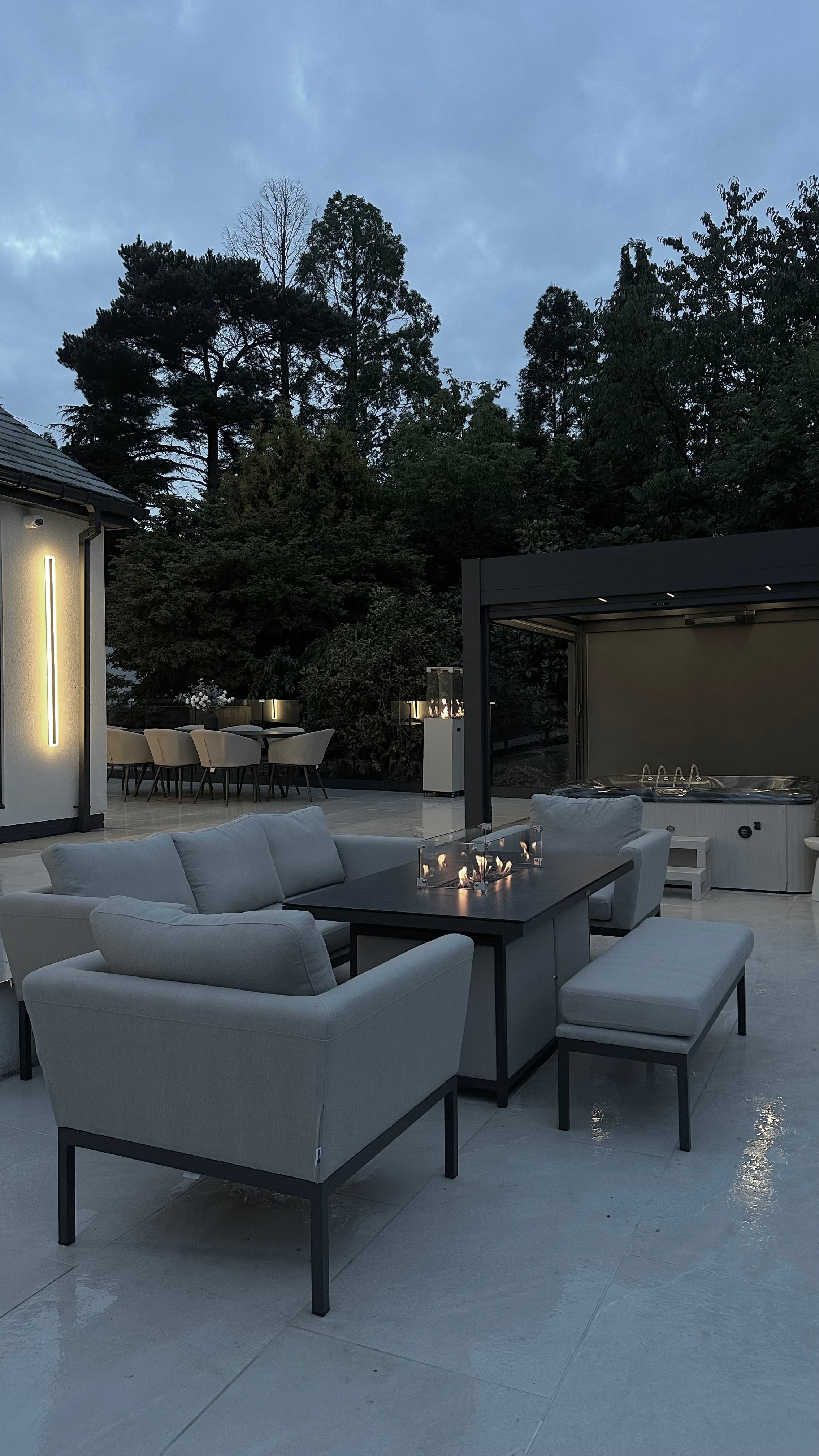 Kirrelus hliníkové venkovní LED nástěnné svítidlo s elegantním moderním designem pro venkovní prostory