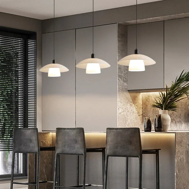 Lustre suspendu élégant Aurelis pour salon et hall d'entrée