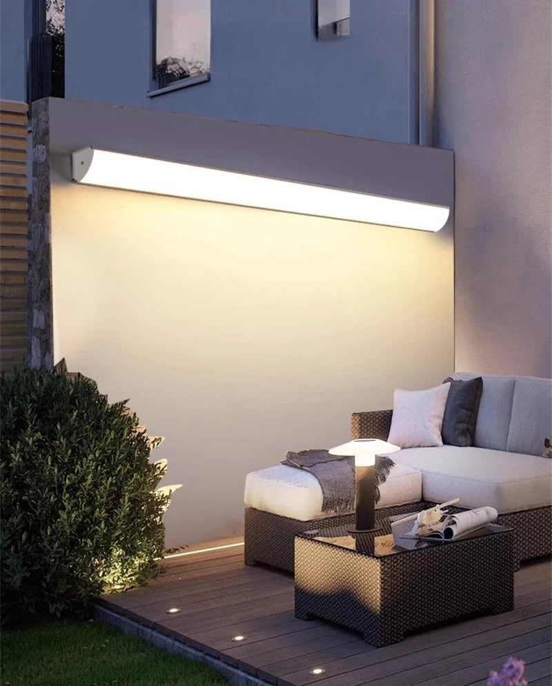 كشاف خارجي مقاوم للعوامل الجوية LumaGuard مع حساس حركة LED بطول 60 إلى 90 سم