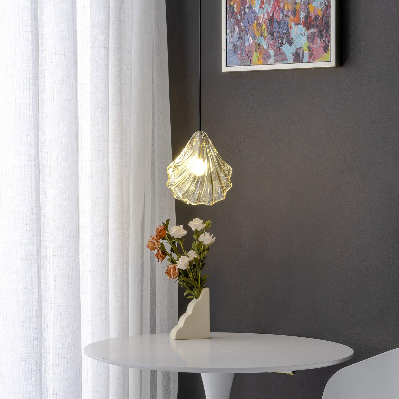 Lámpara colgante mini con concha costera en vidrio y latón de Aurelle para interiores costeros