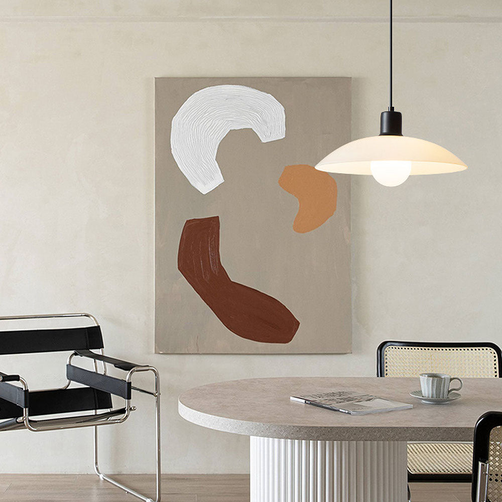 Liora bílý skleněný závěsný lustr, elegantní minimalistické svítidlo pro moderní interiéry