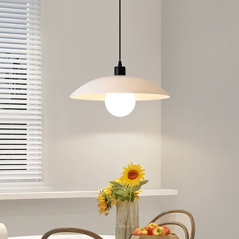 Liora bílý skleněný závěsný lustr, elegantní minimalistické svítidlo pro moderní interiéry