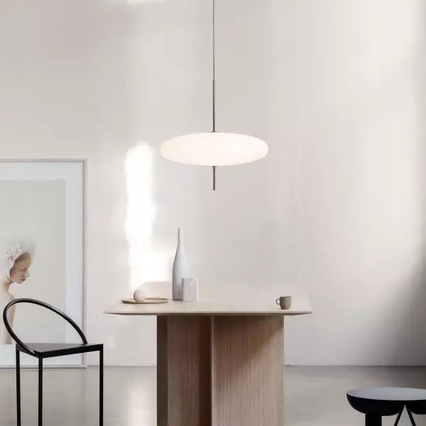Závěsné svítidlo Elara z kovu a akrylu s ekologickou LED technologií pro moderní interiéry