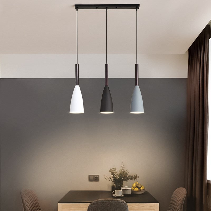 Lámpara colgante Northern Glow de tres luces con estructura de aluminio y cable ajustable