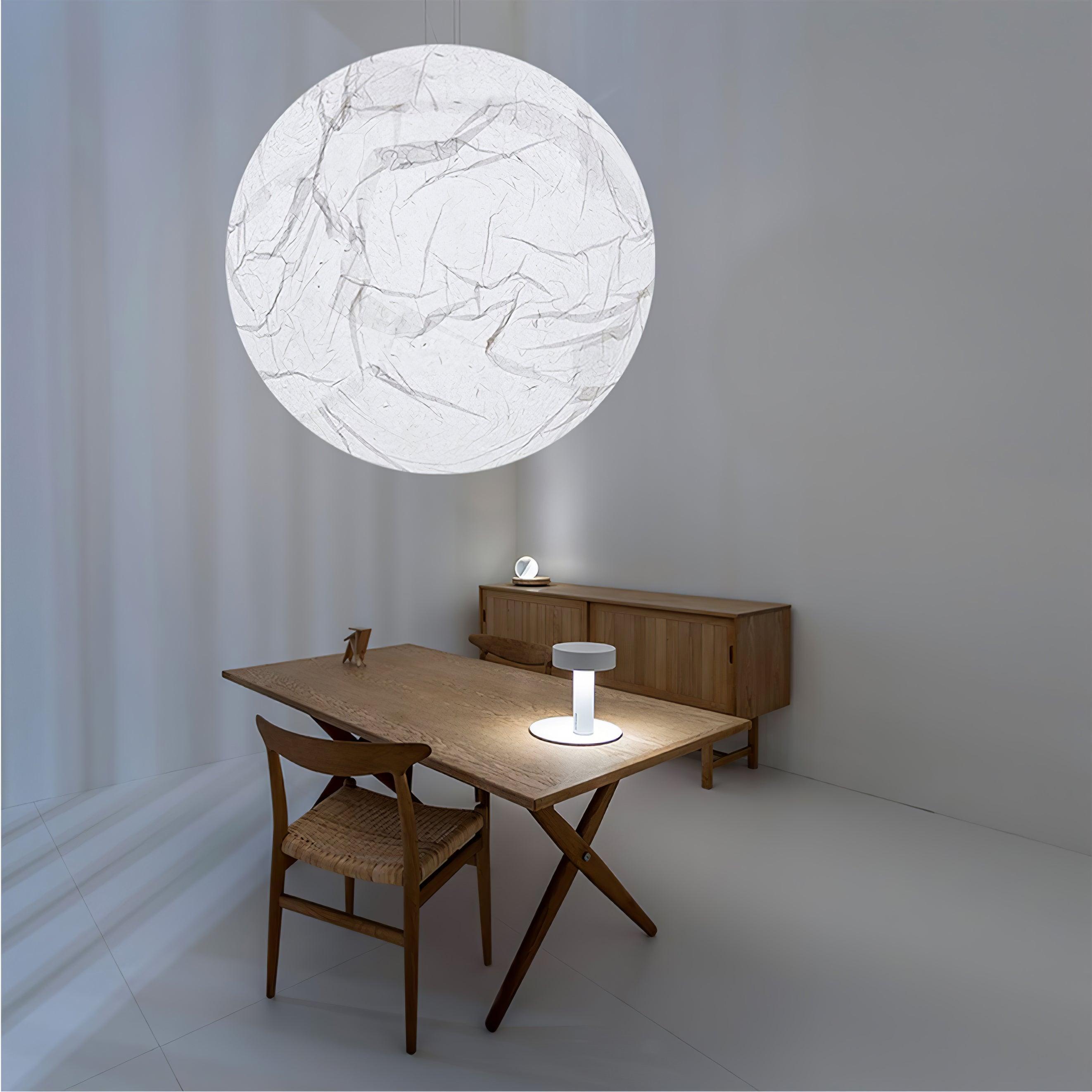 Lámpara colgante para sala de estar Moondrift en seda con seda natural y metal