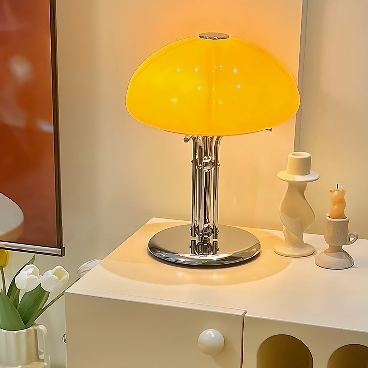 Lampe de table Bauhaus en verre ambre Aurelia en forme de champignon avec une lueur douce