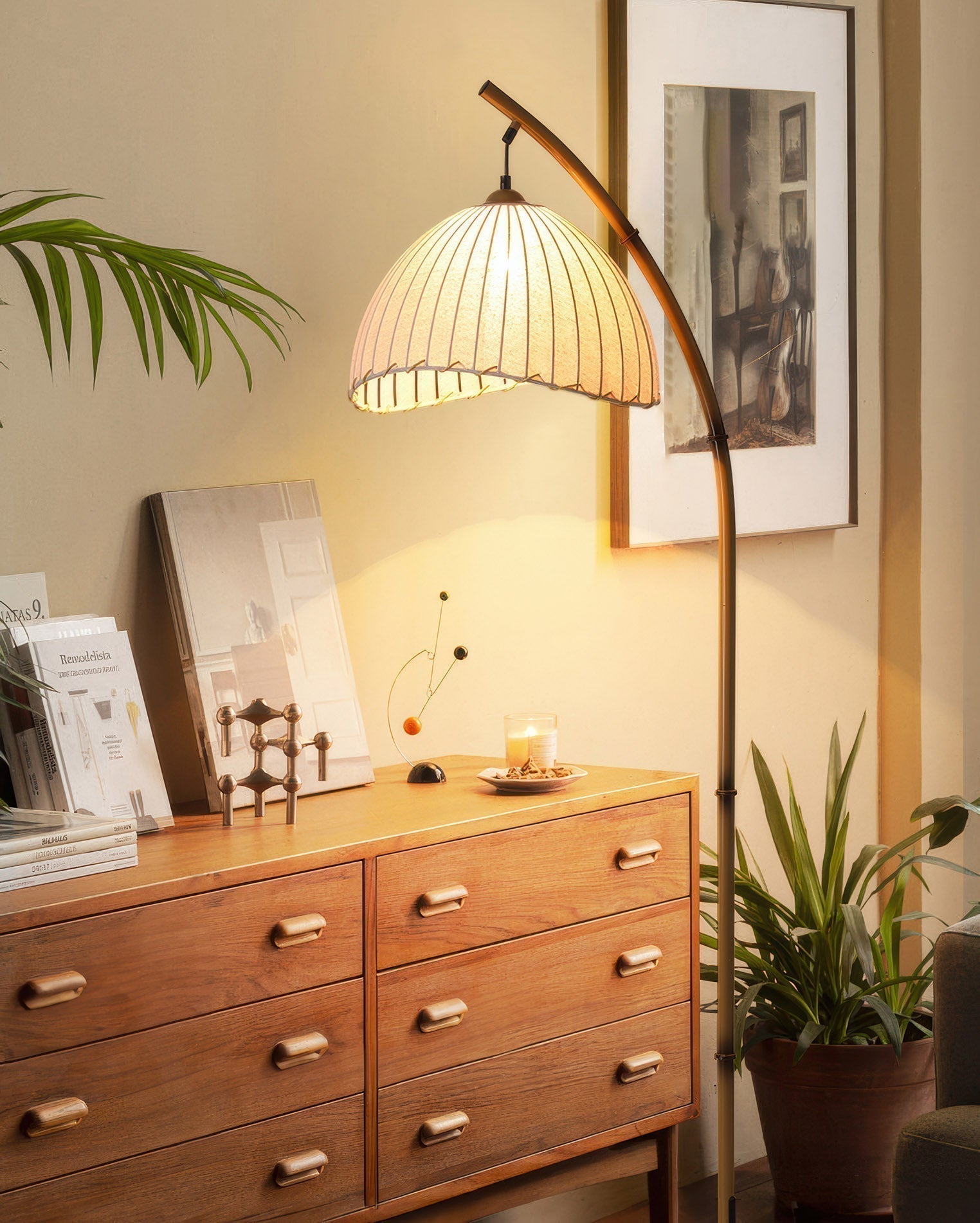 Lámpara de pie Lunara con pantalla de tela estilo bambú para luz ambiental suave