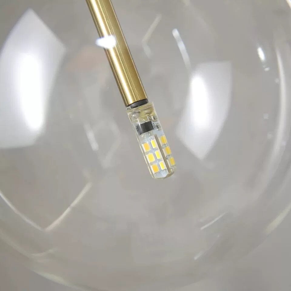 Linvale Studio představuje závěsná světla Arden Nordic Glass Orb pro moderní interiéry