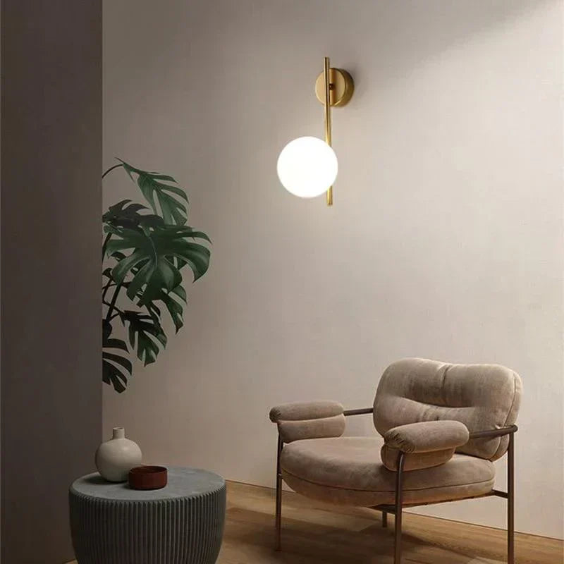 Nordikus stílusú Lyra fali lámpa meleg fényű, otthoni belső terekhez az Elegant Decor-tól