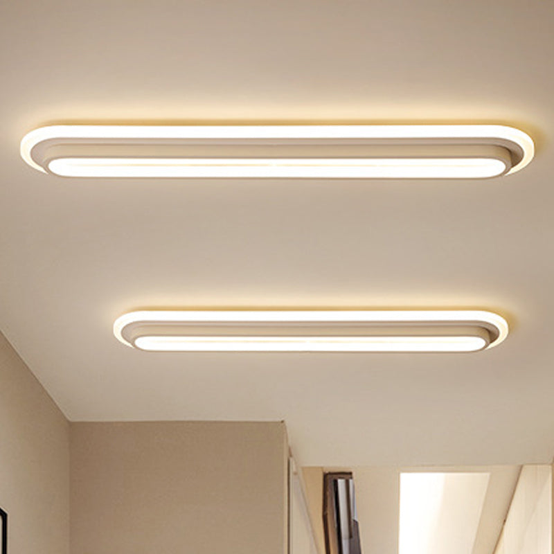 Plafonnier LED ovale avec boîtier noir ou blanc et diffuseur en acrylique