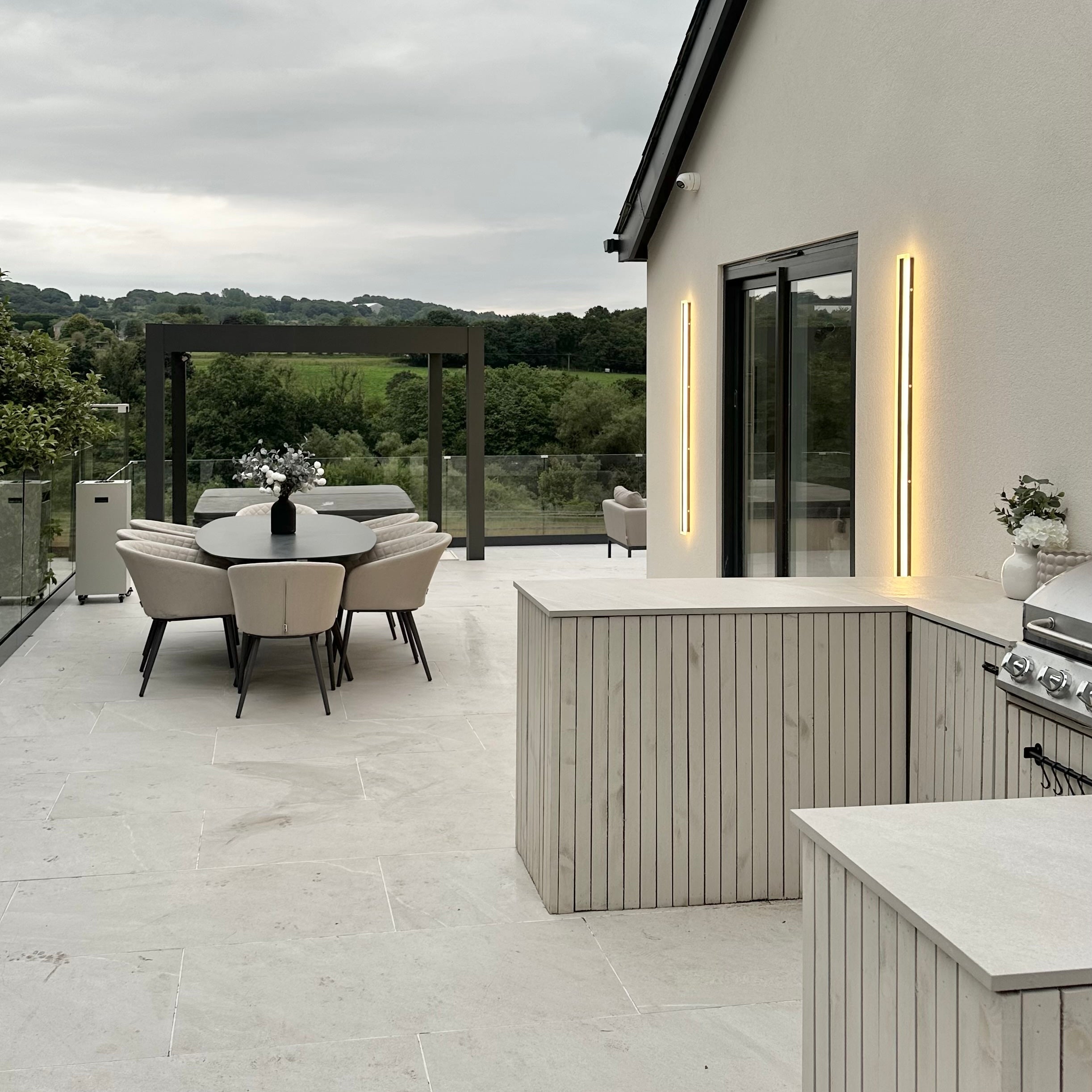 Kirrelus Aluminum Outdoor LED Wall Light With Sleek Contemporary Design For Exterior Areas