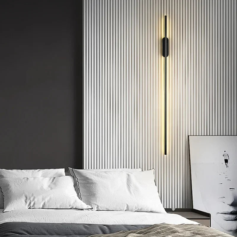 AerisLume Slim Zeitgenössische LED-Wandlampe in Schwarz oder Gold