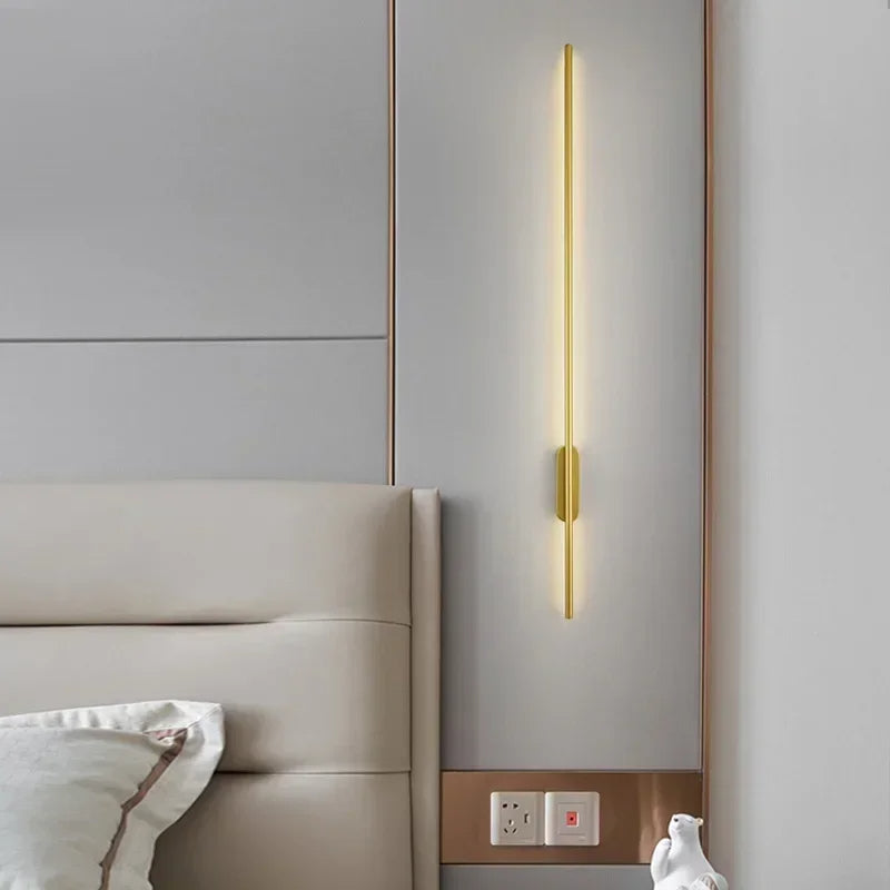 AerisLume Slim Zeitgenössische LED-Wandlampe in Schwarz oder Gold