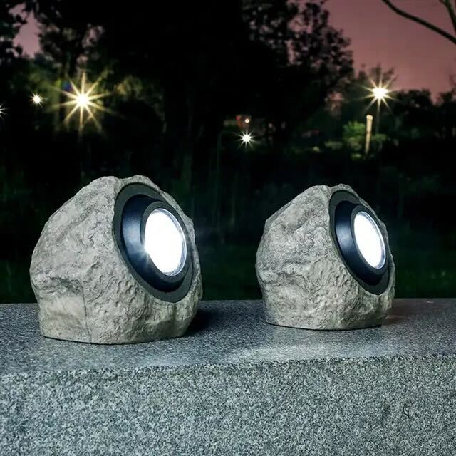 ضوء حديقة LED شمسي بتصميم حجر من TerraLume مع تصنيف مقاومة للماء IP65