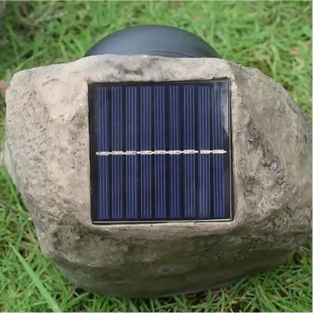 ضوء حديقة LED شمسي بتصميم حجر من TerraLume مع تصنيف مقاومة للماء IP65