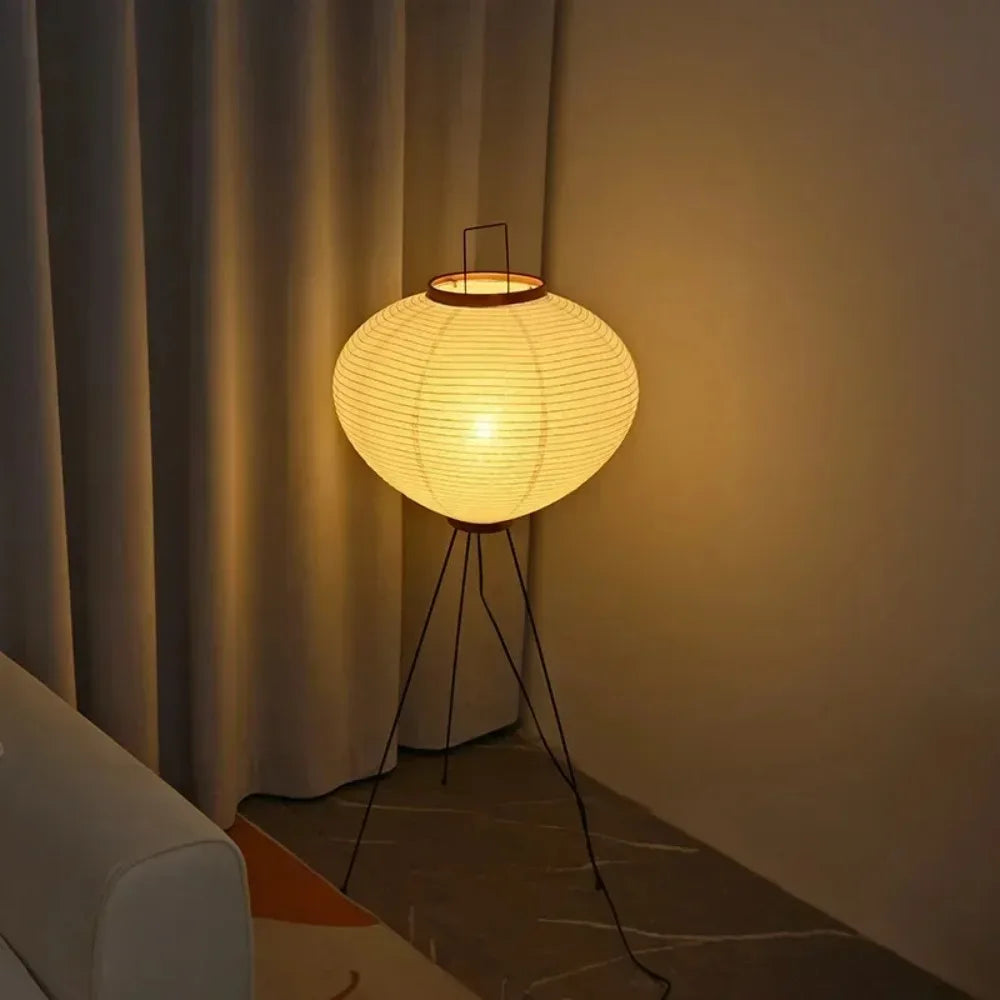 Stojací lampa SoraLum s rýžovým papírem a japonským Wabi Sabi světlem pro domácí atmosféru