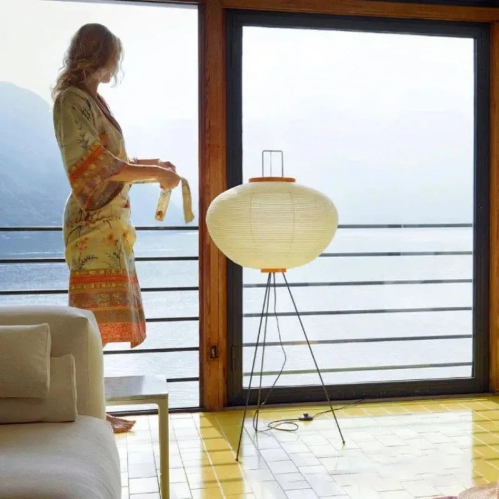Stojací lampa SoraLum s rýžovým papírem a japonským Wabi Sabi světlem pro domácí atmosféru