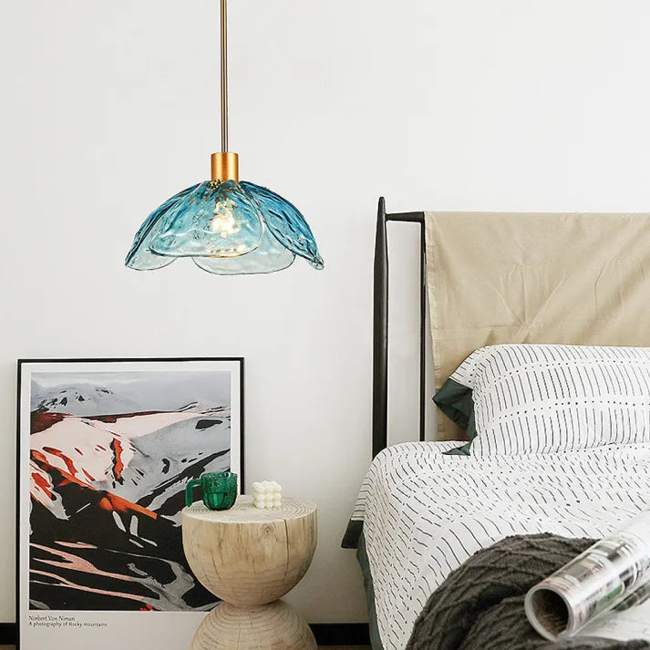 Lámpara colgante de vidrio PetalGlow para mesita de noche con suave luz ambiental