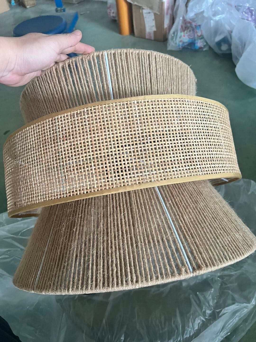Kinari ručně vyráběné závěsné světlo z konopného lana inspirované japonským designem