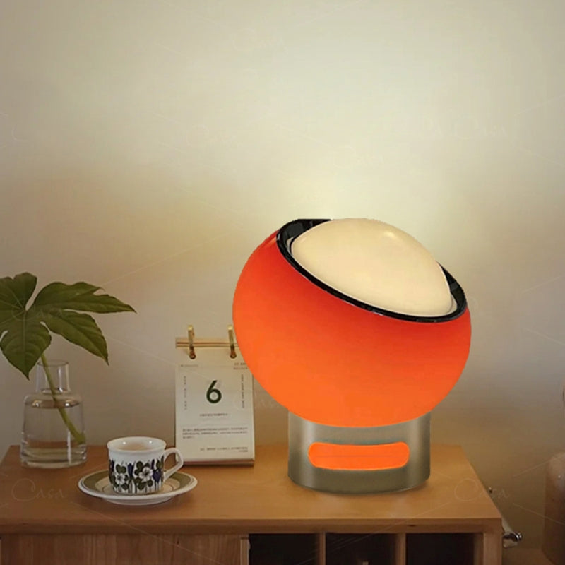 Lampe de table en verre opale Lyra avec abat-jour à lumière douce, finition style Bauhaus