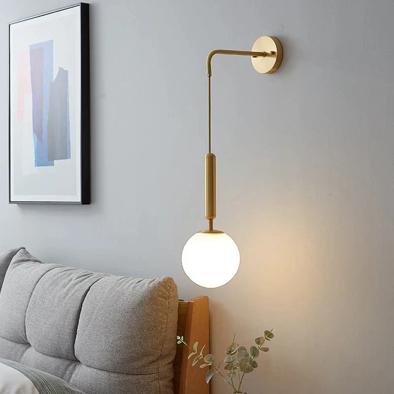 Lampada da parete in vetro elegante di AstraLume per interni moderni e spazi abitativi
