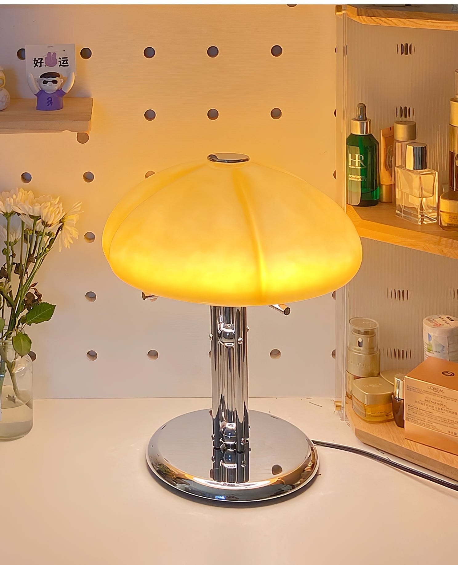 Lampe de table Bauhaus en verre ambre Aurelia en forme de champignon avec une lueur douce