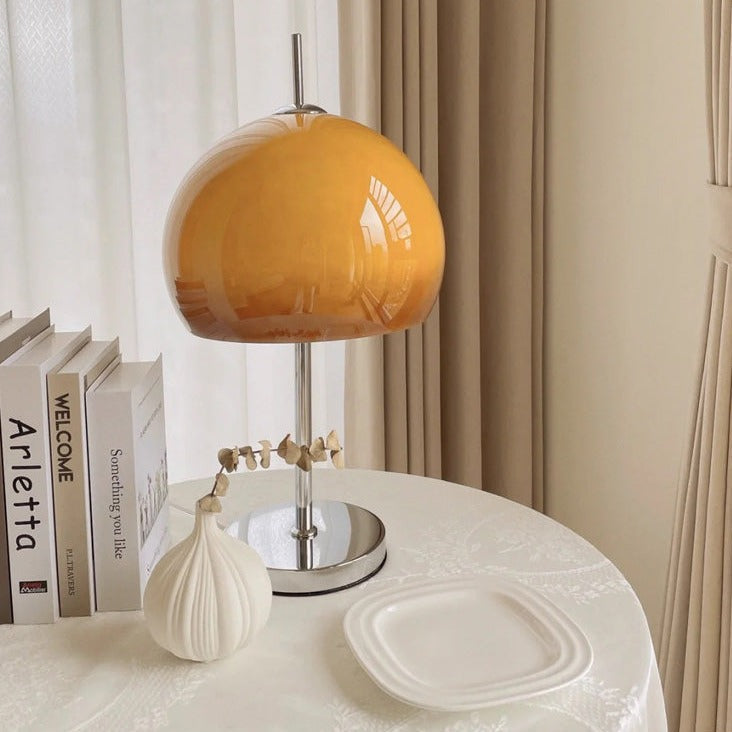 Lampe de table Bauhaus en verre ambre Aurelia en forme de champignon avec une lueur douce