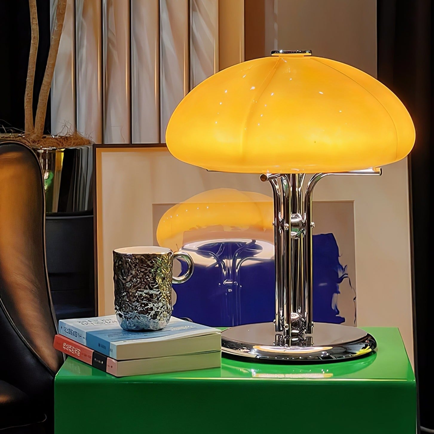 Lampe de table Bauhaus en verre ambre Aurelia en forme de champignon avec une lueur douce