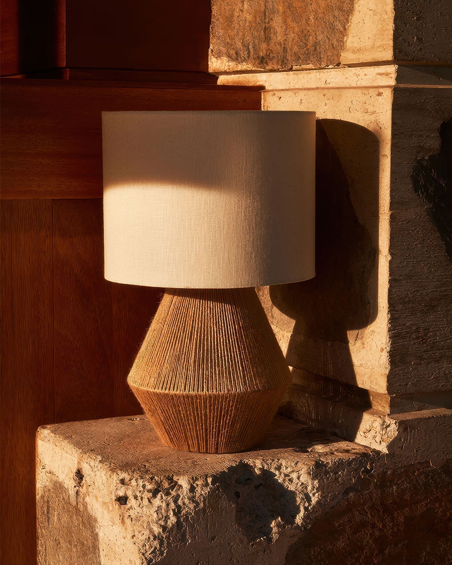 Lampe de bureau en chanvre tissé à la main, éco-responsable, par Kairo