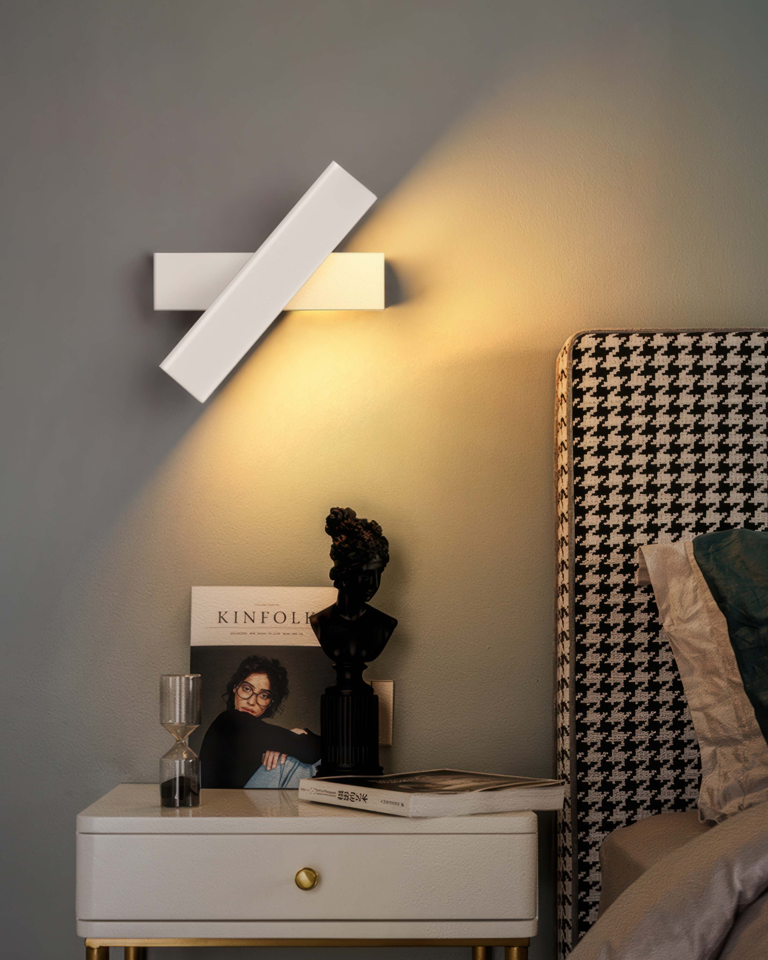 Lámpara de pared Eldara con textura de madera nórdica y brazo ajustable giratorio Estilo escandinavo