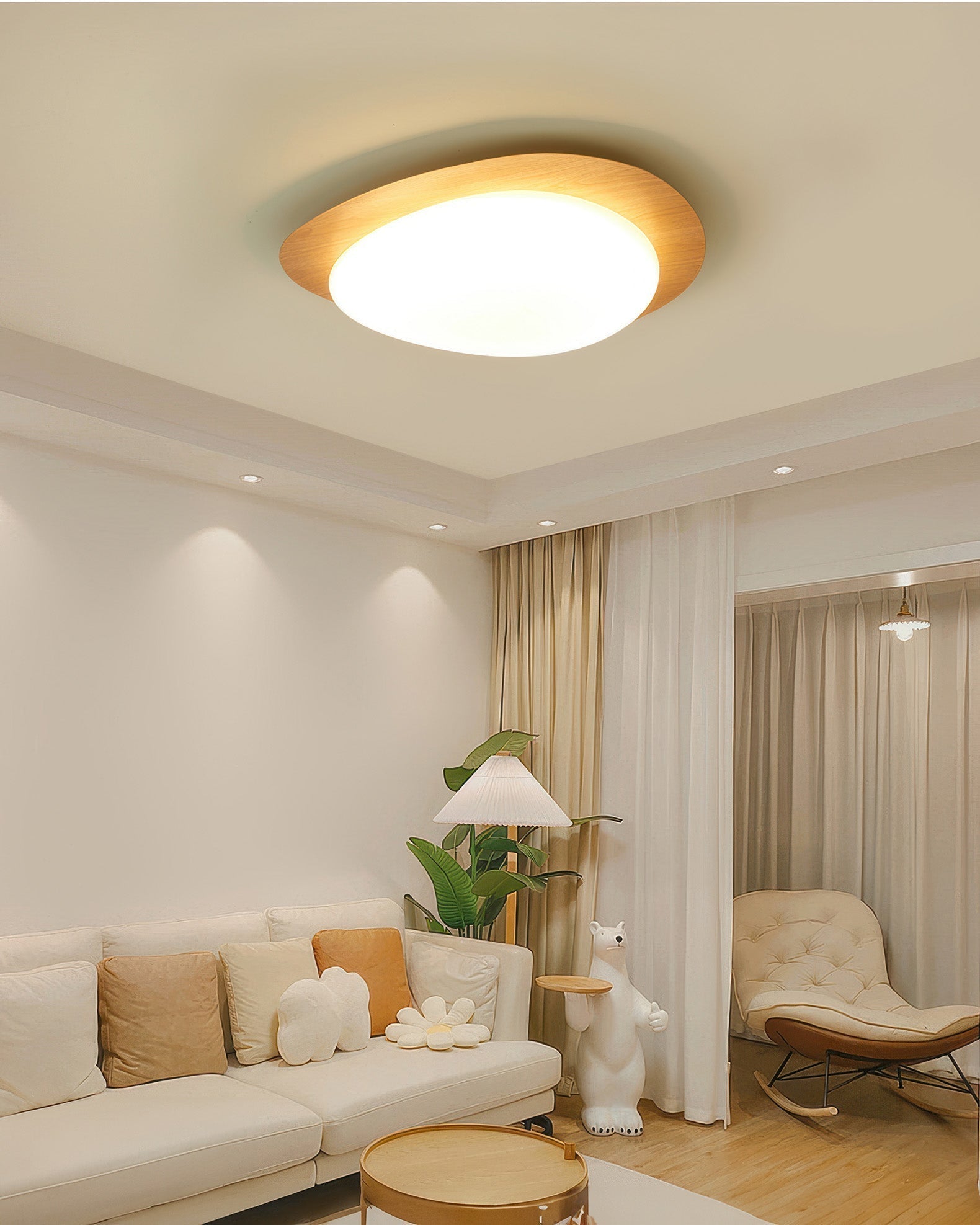 Lámpara de techo LED Nyra Nordic Pebble con acabado en veta de madera para interiores escandinavos