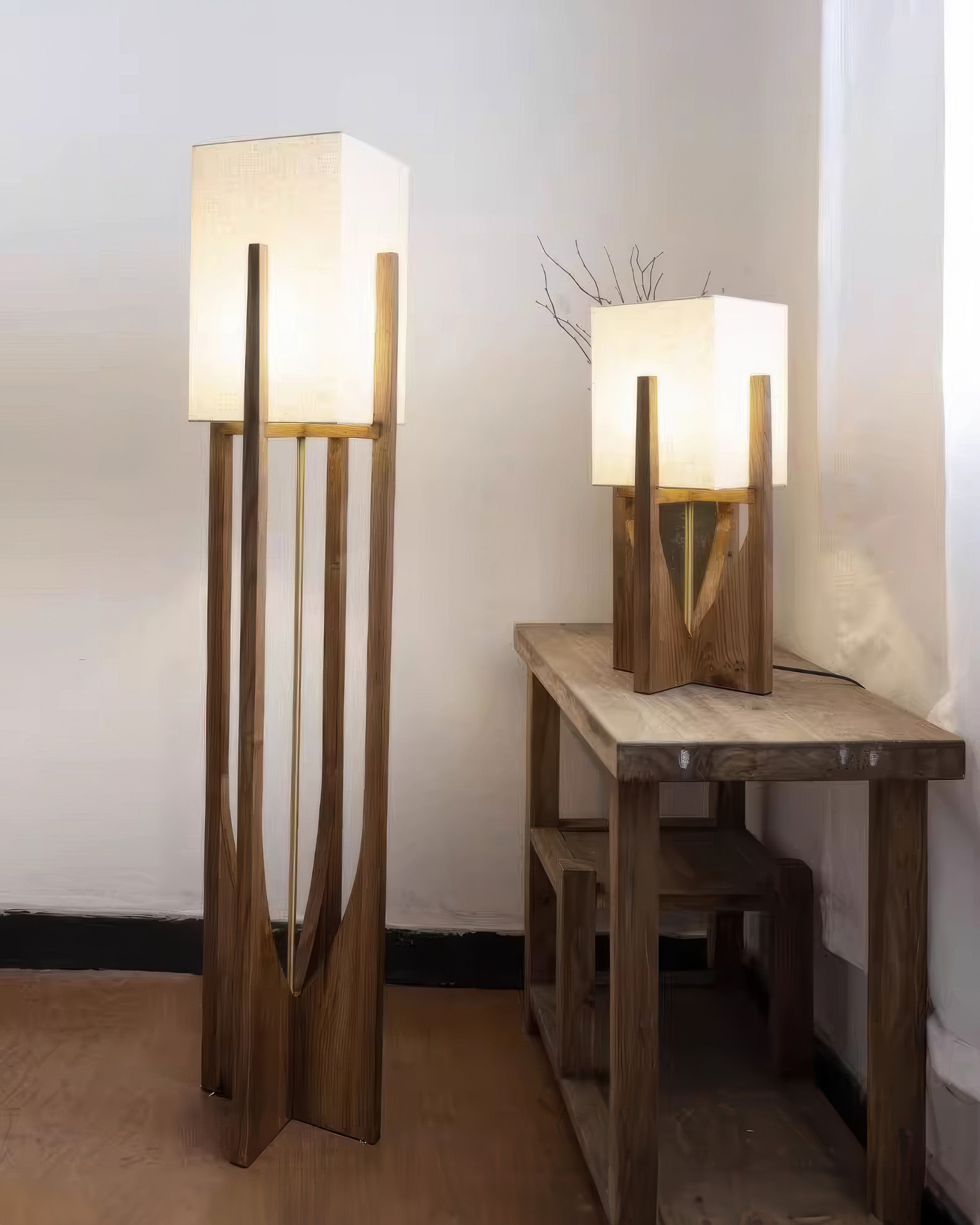 Stolní lampa Kairo Seto z ořechového dřeva v minimalistickém stylu s mosaznými akcenty a japonským designem