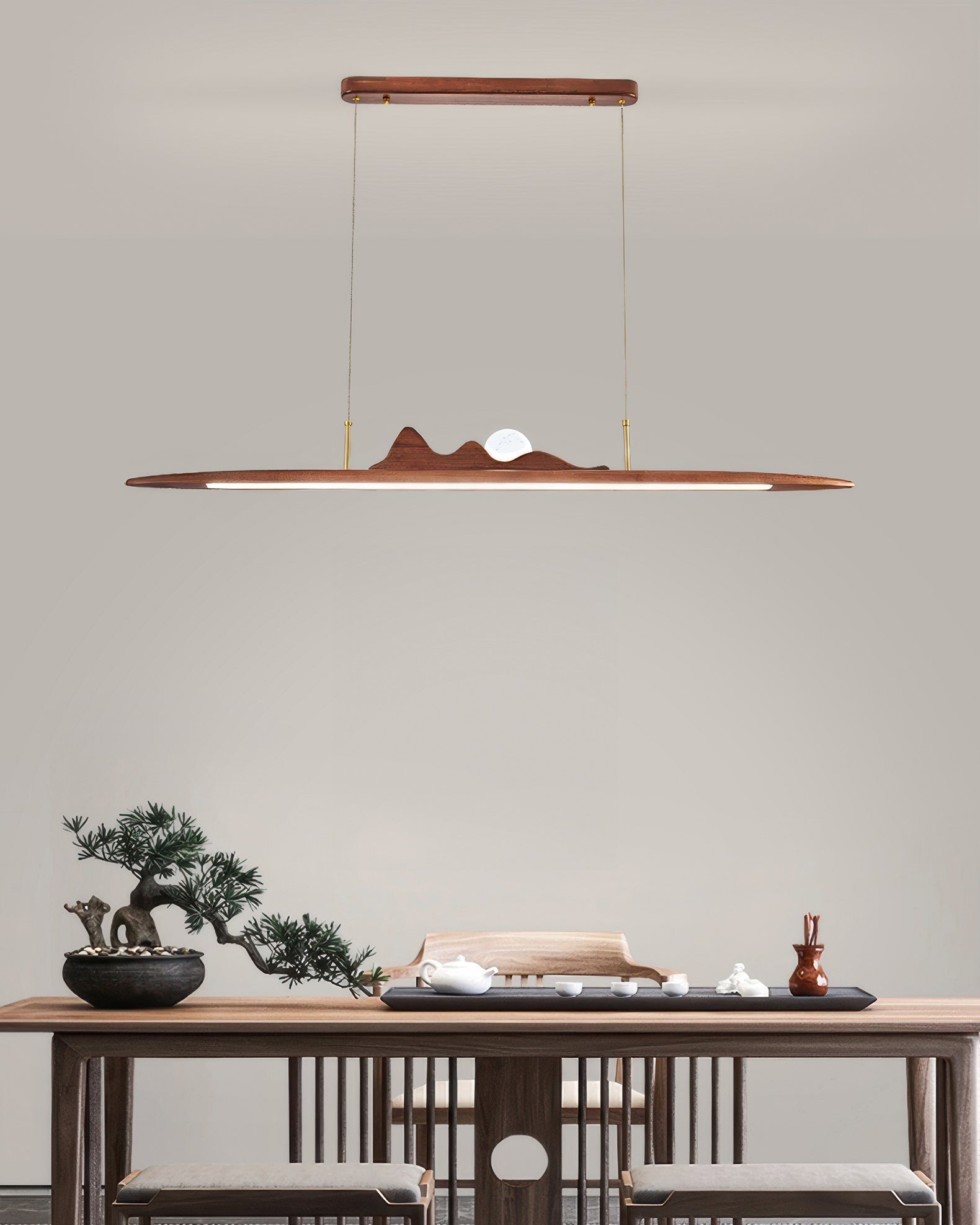 Závěsná lampa NovaLine z dřevěných pruhů ve stylu Wabi Sabi pro moderní domovy