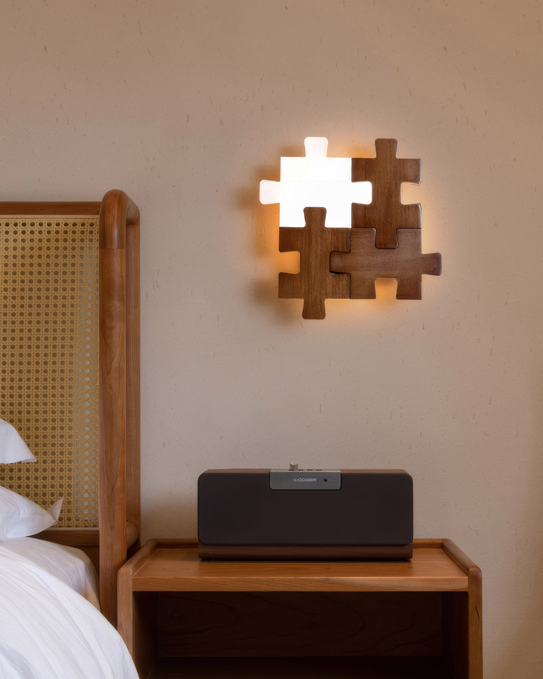 SylvaOak dřevěná puzzle LED nástěnná lampa v severském minimalistickém designu pro moderní interiéry