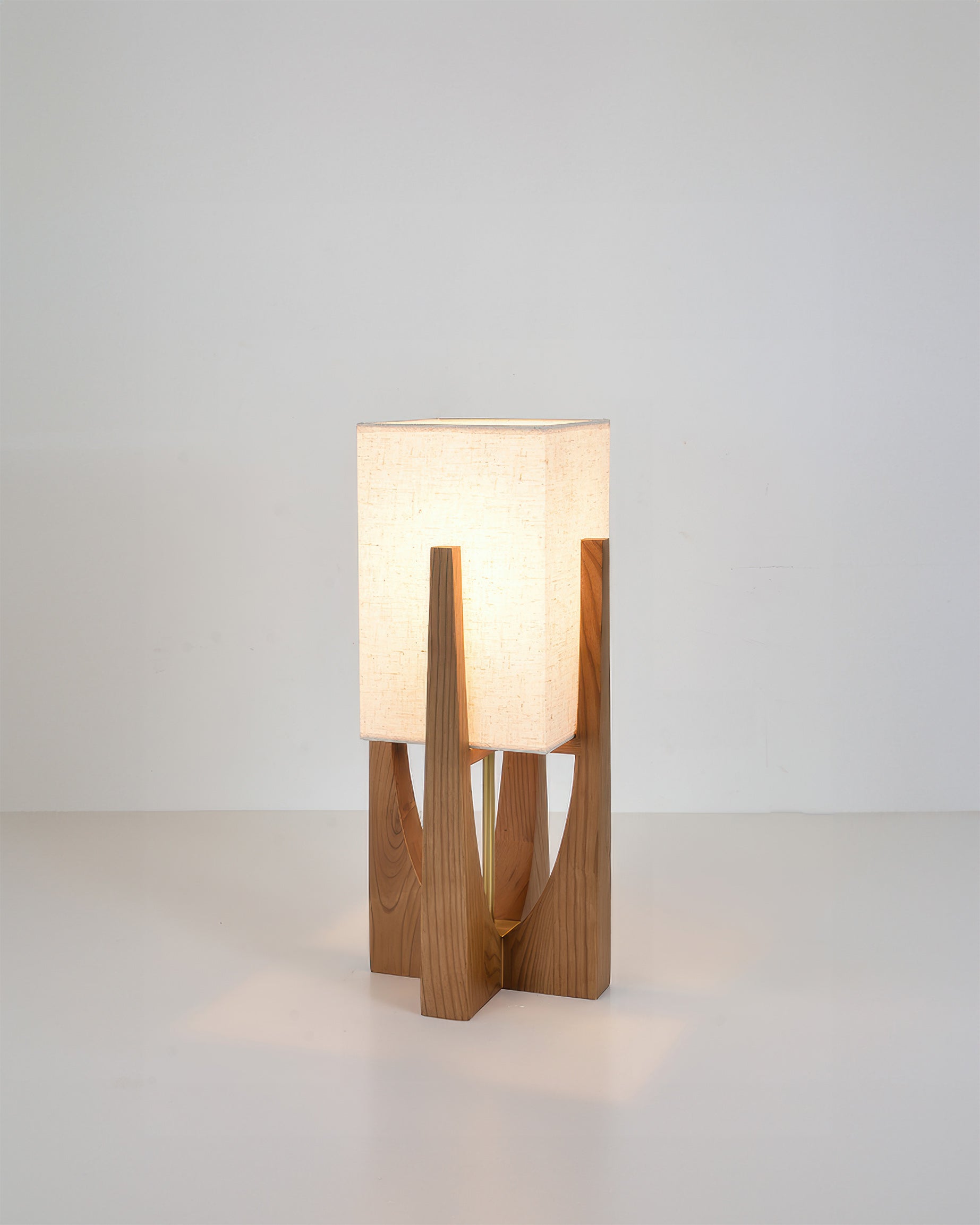 Stolní lampa Kairo Seto z ořechového dřeva v minimalistickém stylu s mosaznými akcenty a japonským designem