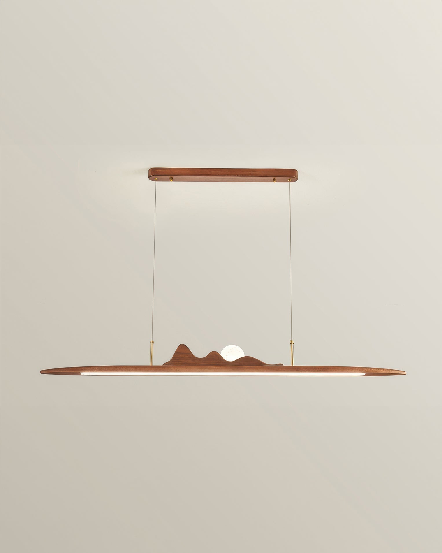 Závěsná lampa NovaLine z dřevěných pruhů ve stylu Wabi Sabi pro moderní domovy