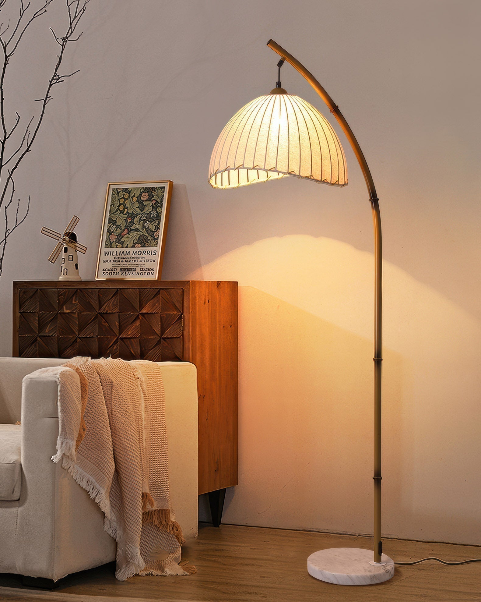 Lámpara de pie Lunara con pantalla de tela estilo bambú para luz ambiental suave