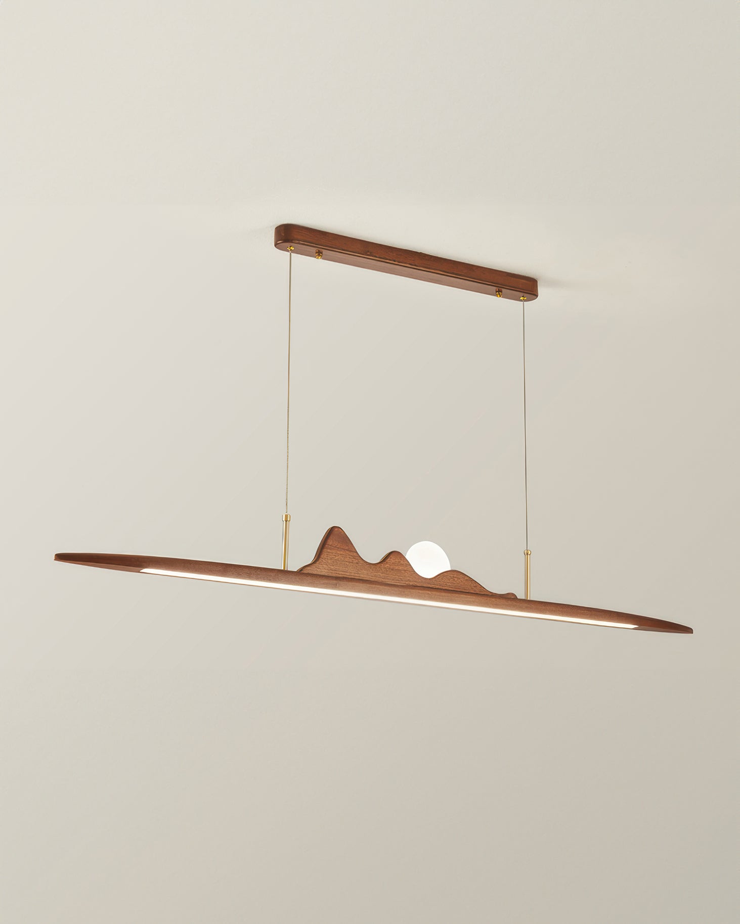 Závěsná lampa NovaLine z dřevěných pruhů ve stylu Wabi Sabi pro moderní domovy