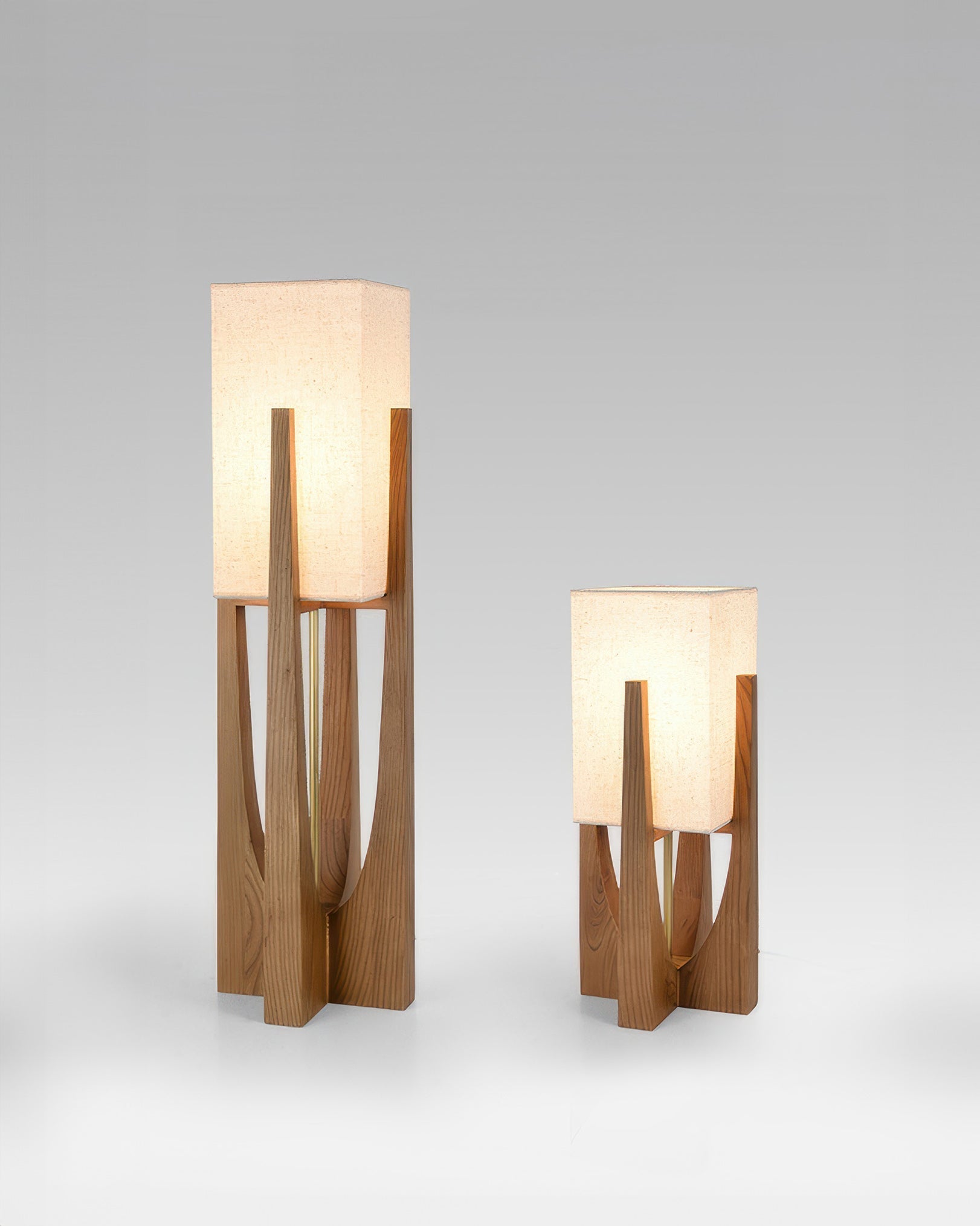 Stolní lampa Kairo Seto z ořechového dřeva v minimalistickém stylu s mosaznými akcenty a japonským designem