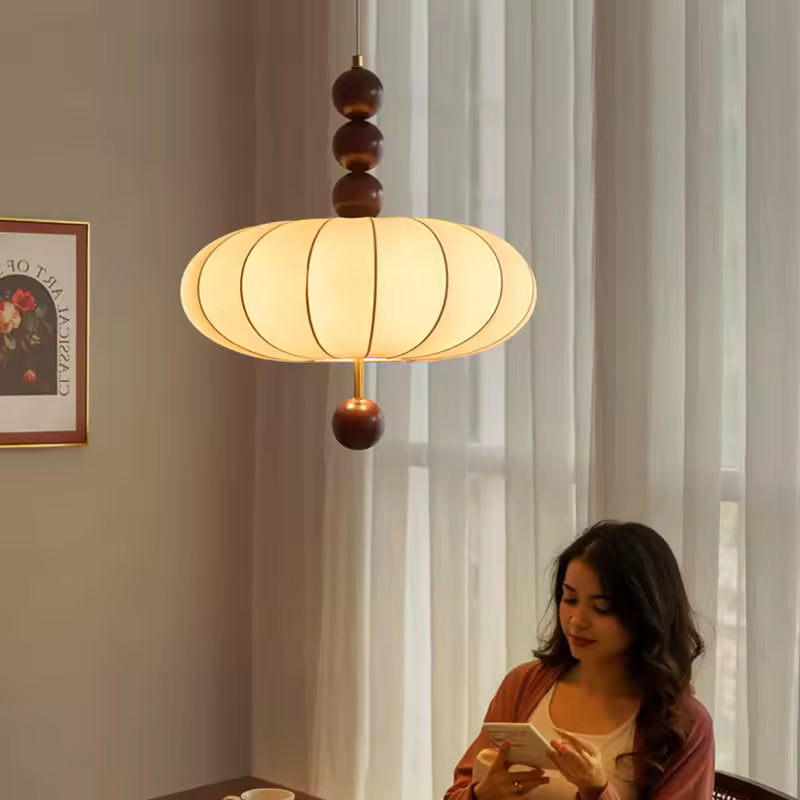 מירל | מנורת תלייה מבד בסגנון וובי-סאבי צרפתי ימי ביניימי