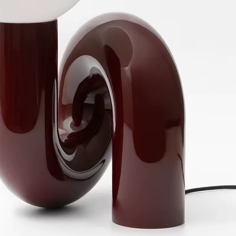 ליסארו | מנורת שולחן מזכוכית נורדית בסגנון פוסטמודרני לחדרי שינה, מלונות וחדרי עבודה