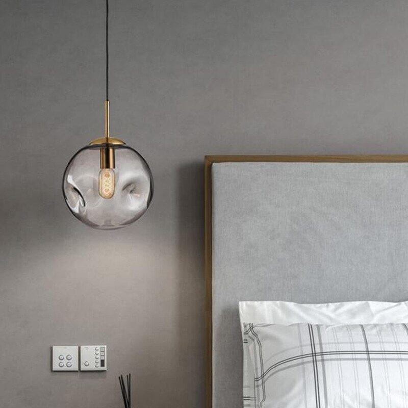 Závěsná skleněná lampa Aeris pro minimalistické stropní svítidla v moderních obytných prostorách