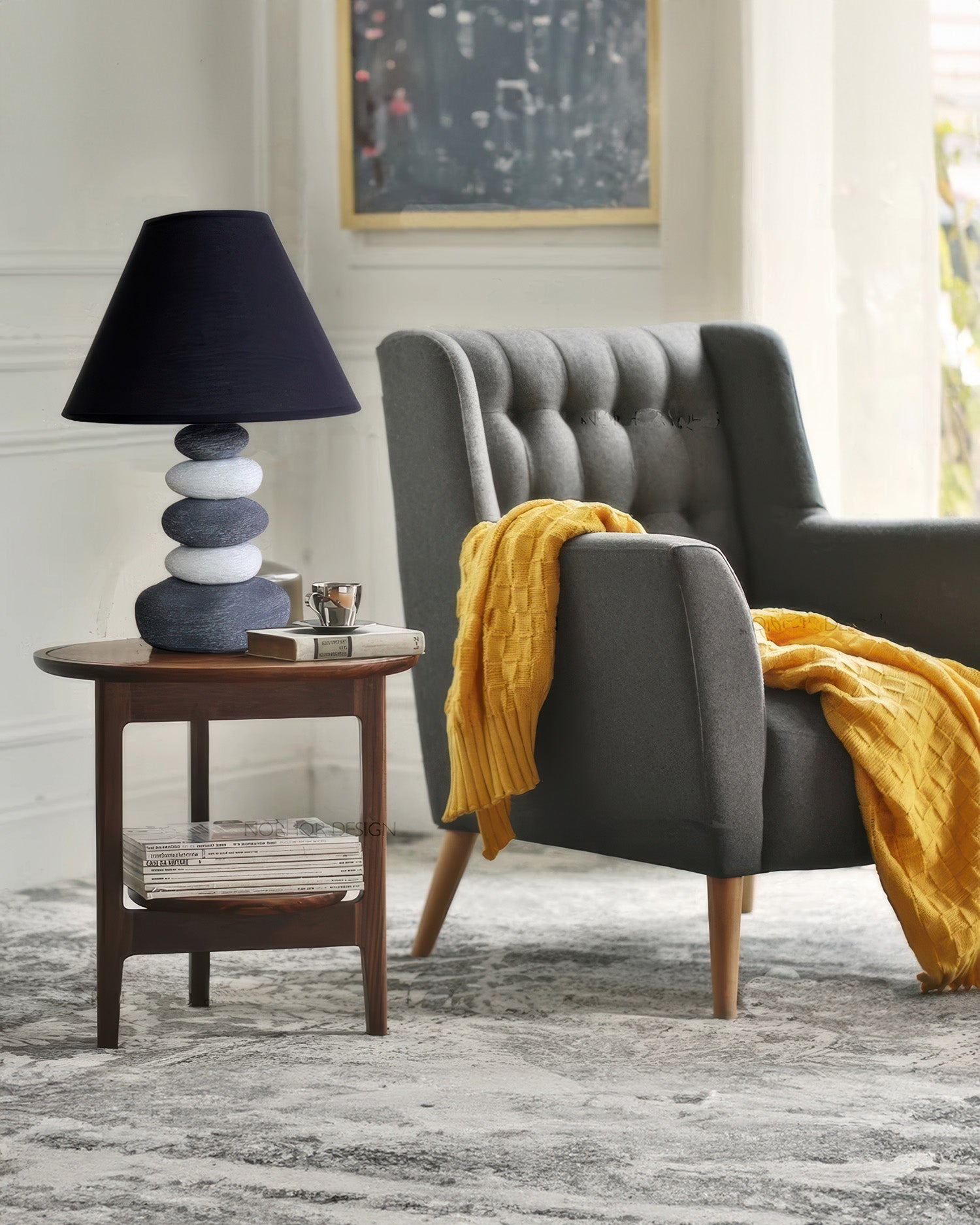 Lampe de table en tissu d'ambiance avec abat-jour doux et base en céramique pierre par Liora