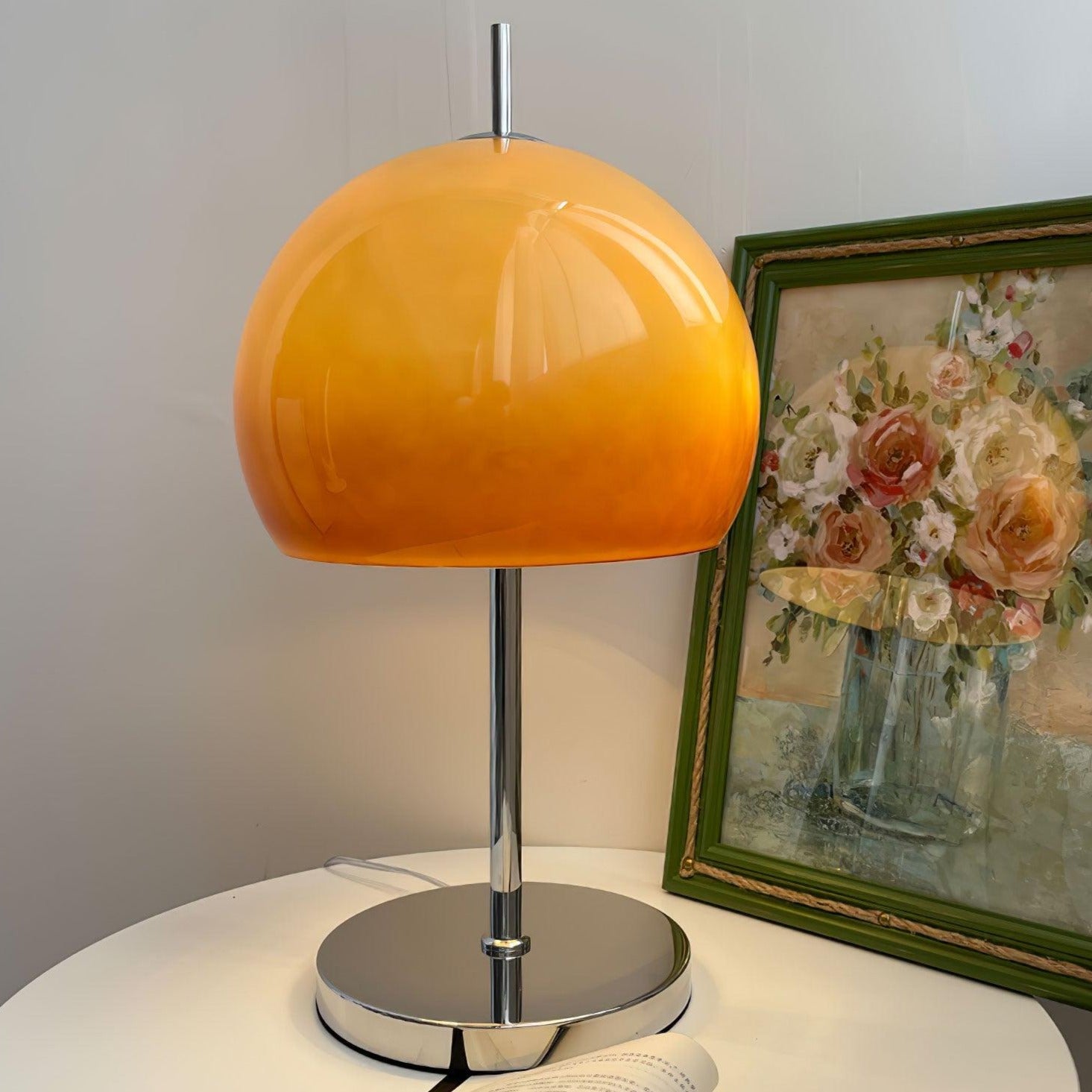 Lampe de table Bauhaus en verre ambre Aurelia en forme de champignon avec une lueur douce