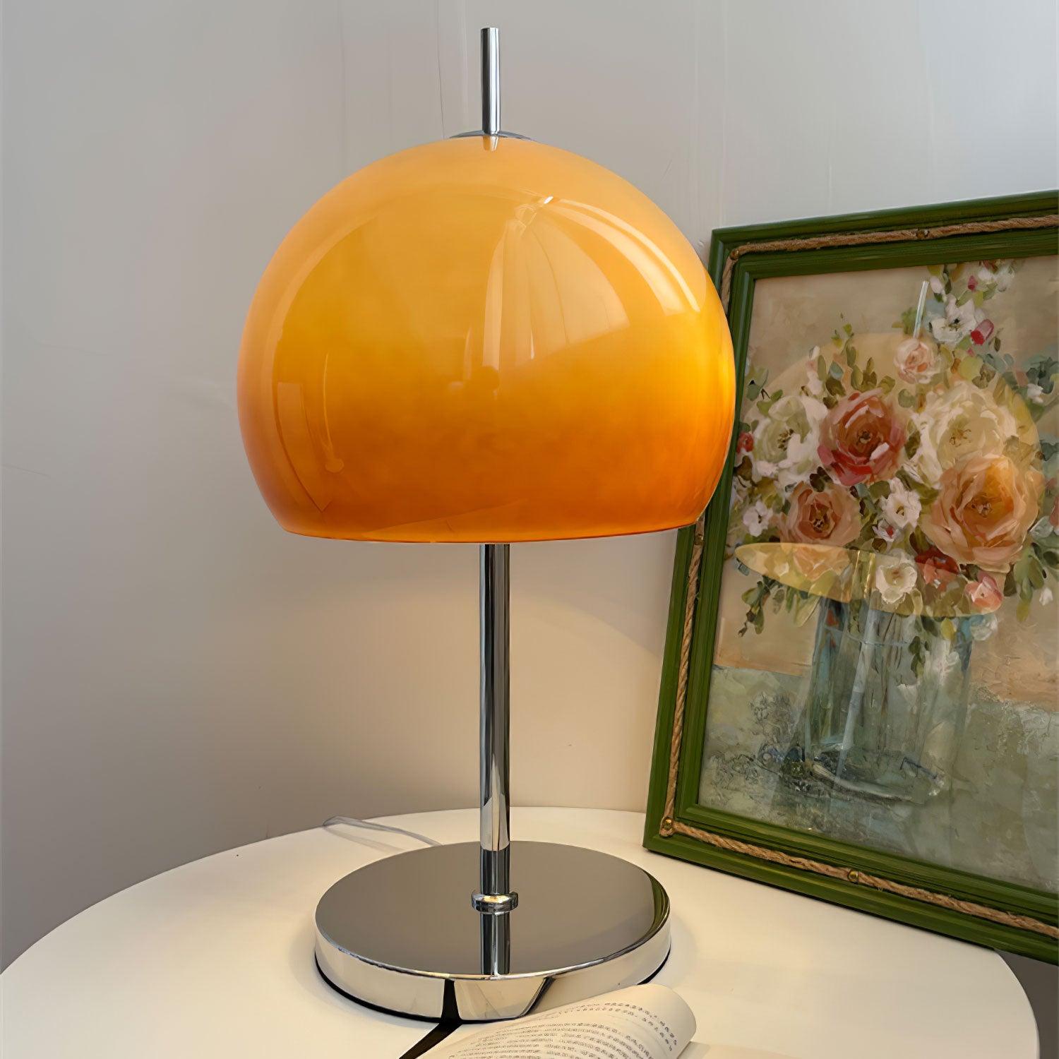 Lampe de table Bauhaus en verre ambre Aurelia en forme de champignon avec une lueur douce