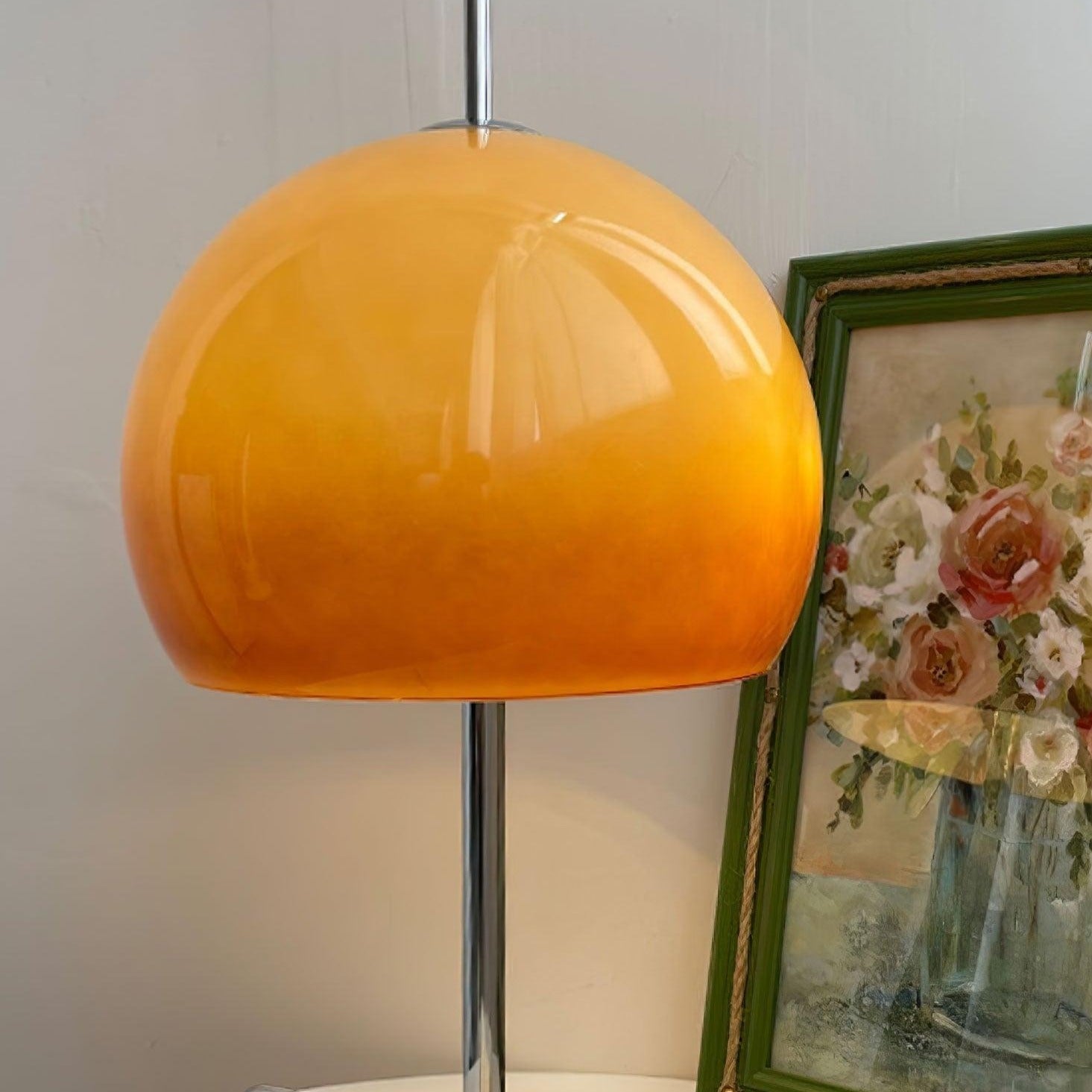 Lampe de table Bauhaus en verre ambre Aurelia en forme de champignon avec une lueur douce