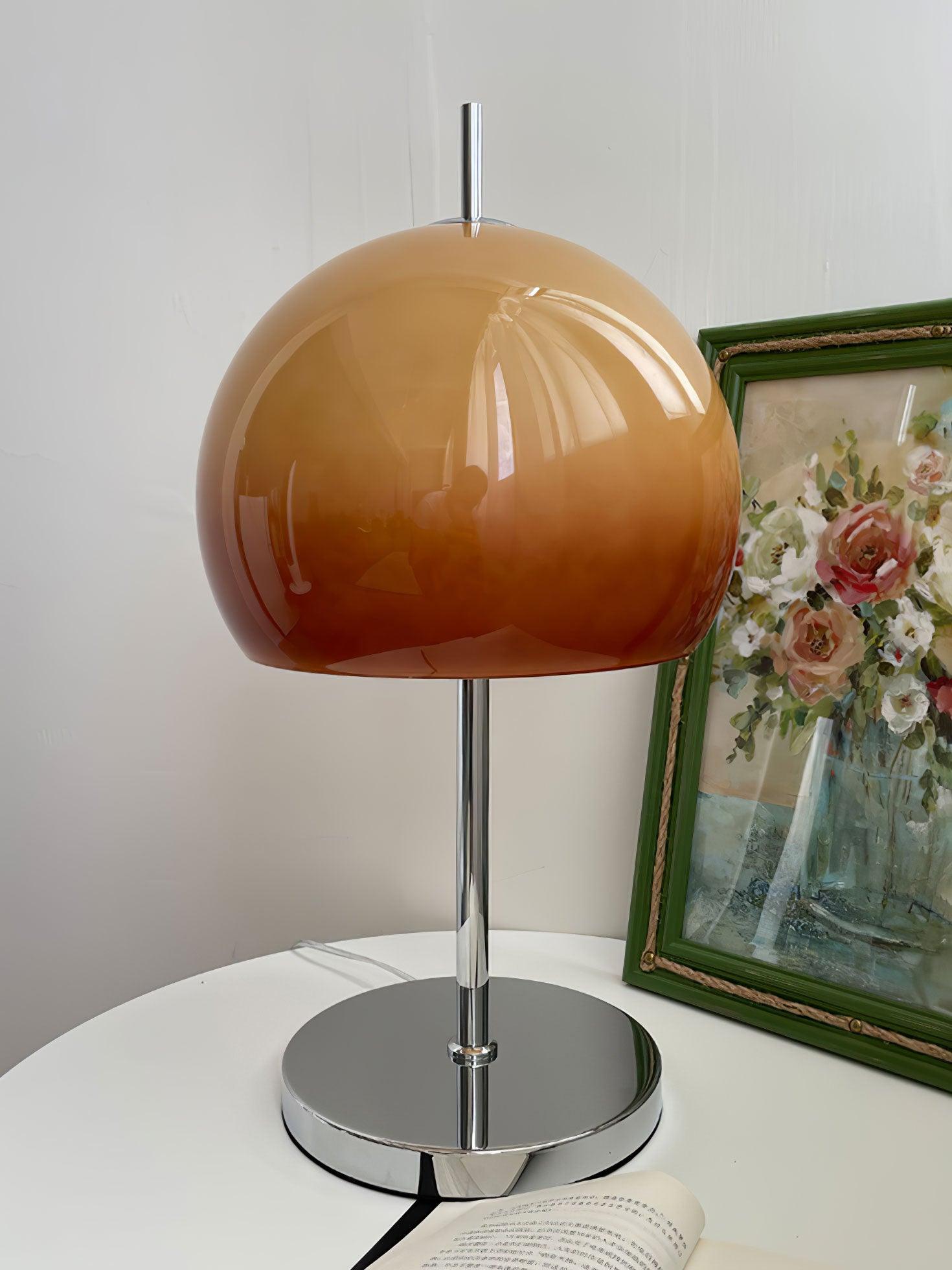 Lampe de table Bauhaus en verre ambre Aurelia en forme de champignon avec une lueur douce