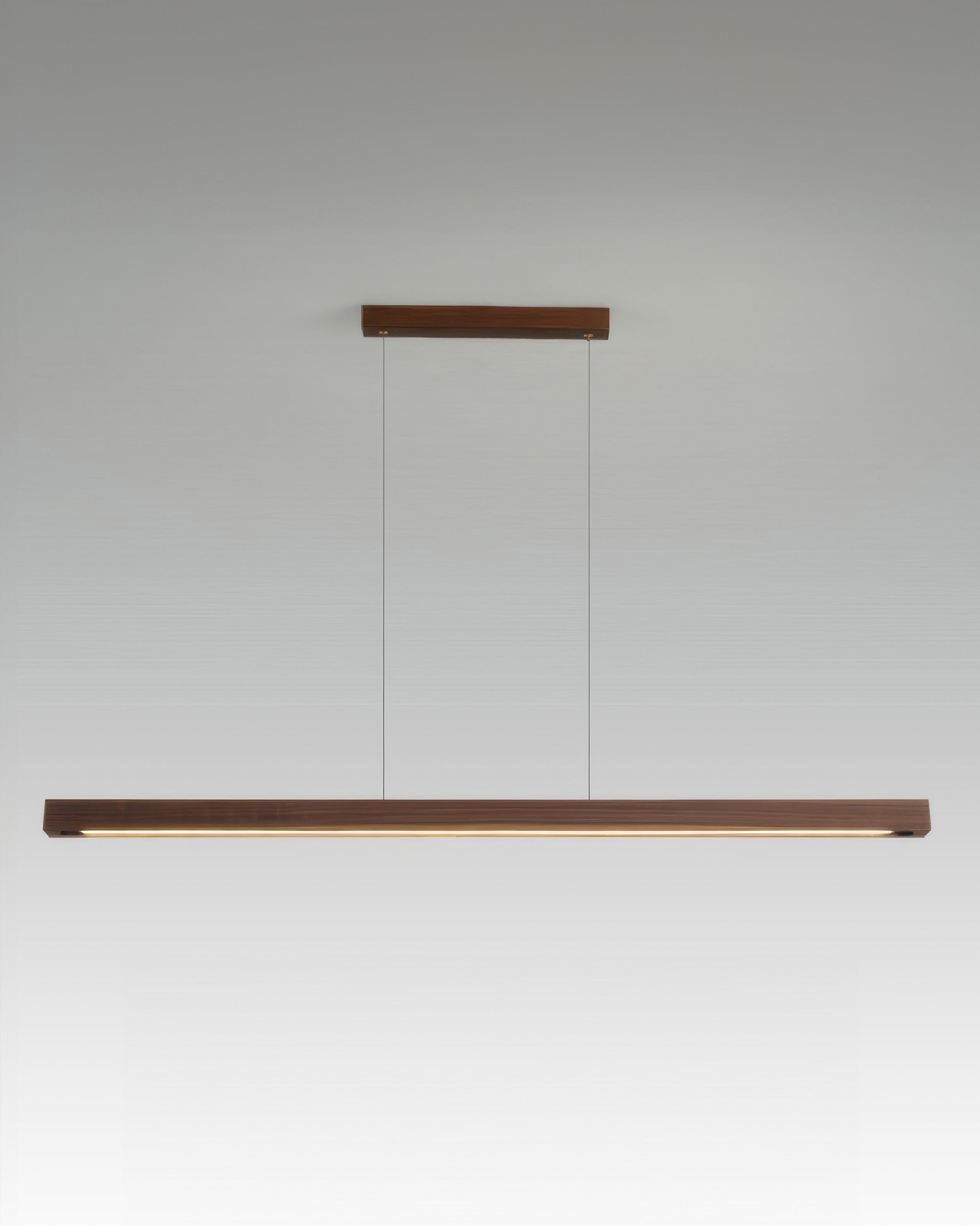 Minimalistické závěsné světlo Walnut Cavell s francouzským středověkým kouzlem